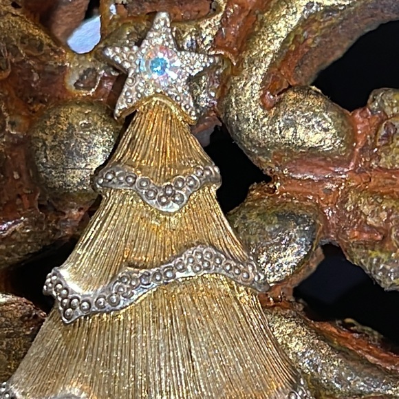 Vintage Christmas tree with garlands star on top teeny crystal wrapped around - Picture 5 of 7